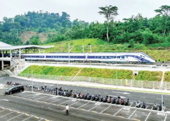 PROJEK Laluan Rel Pantai Timur (ECRL) bukan sekadar projek infrastruktur tetapi hasil usaha ribuan manusia yang bekerja di sebalik tabir.