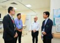 MOHAMAD Zaini Salleh (dua dari kanan) ketika mengadakan lawatan rasmi ke Sena Specialist Hospital Bentong di Bentong, Pahang.