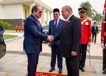 ABDEL Fattah El-Sisi sewaktu disambut Yang di-Pertuan Agong, Sultan Ibrahim diiringi Perdana Menteri, Datuk Seri Anwar Ibrahim sempena lawatan negara Presiden Mesir itu ke Malaysia. - FB ANWAR IBRAHIM