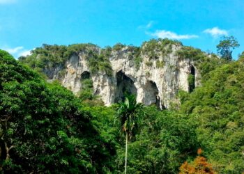 GUNUNG Senyum di Temerloh, Pahang yang dikaitkan dengan pelbagai cerita dan amalan mistik dalam kalangan masyarakat.