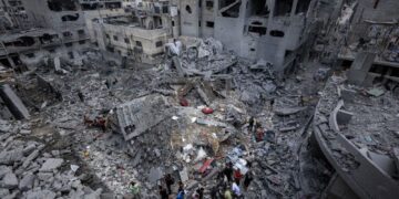 BANYAK bangunan musnah akibat serangan udara Israel di Gaza. - AFP
