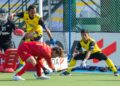Aksi pertahanan hoki negara menahan pukulan pemain China ketika kedua-dua pasukan itu bertemu dalam saingan Trofi Juara-Juara Asia (ACT) di Stadium Hoki Surjit, hari ini. - Konfederasi Hoki Malaysia