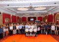 MOHAMAD Nizar Mohamad Najib (tengah) bersama Abu Bakar Yusof (kanan) bergambar bersama semasa Hari Eksport Pahang 2026