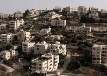 BANGUNAN kediaman kosong akibat tindakan pengusiran Israel di Hebron. - AFP
