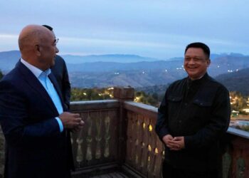 TUANKU Syed Faizuddin Putra Jamalullail diraikan dalam Majlis Santapan Malam oleh Zoyir Mirzayev di pusat peranginan pergunungan bertaraf dunia, Amirsoy Mountain Resort, yang terletak kira-kira 80km dari pusat bandar Tashkent, semalam. - IHSAN ISTANA ARAU