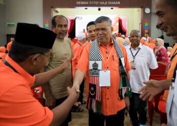 MOHAMAD Sabu bersama dengan ahli Amanah sempena Konvensyen Amanah Kelantan di Kota Bharu, Kelantan hari ini-UTUSAN/KAMARUL BISMI KAMARUZAMAN