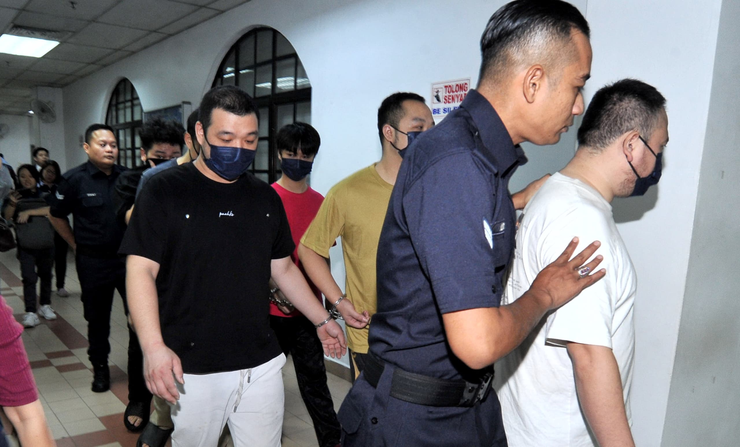 Tujuh warga China didakwa terlibat penipuan pelaburan kripto Tujuh warga China didakwa terlibat penipuan pelaburan kripto