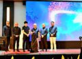 AL-SULTAN Abdullah Ri’ayatuddin Al-Mustafa Billah Shah (tiga dari kanan) menyempurnakan Majlis perasmian program Training of Trainers (ToT) MyTID di Hotel Ancasa Royale di Pekan, Pahang. - FOTO/SHAIKH AHMAD RAZIF