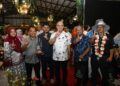 WAN Rosdy Wan Ismail (tengah) bersama wakil media yang hadir pada Malam Media Darul Makmur 2026 di Kuantan, Pahang.