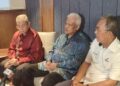 HAMZAH Zainuddin (tengah) semasa sidang media di Kota Bharu, Kelantan sebentar tadi.-UTUSAN/YATIMIN ABDULLAH.