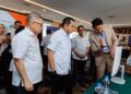 PENGERUSI Jawatankuasa Pelaburan, Perindustrian, Sains, Teknologi dan Inovasi negeri, Datuk Mohamad Nizar Najib (dua dari kiri) ditemani Abu Bakar Yusof (kiri) melawat gerai pameran pada Sambutan Hari Eksport Pahang di Hotel Grand Darul Makmur di Kuantan, Pahang.