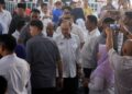 ANWAR Ibrahim (tengah) semasa hadir merasmikan Skim Usahawan  Bangkit Negeri Kelantan di Kota Bharu, Kelantan. - UTUSAN/KAMARUL BISMI KAMARUZAMAN