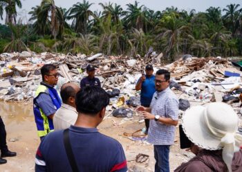 Sampah haram Puncak Alam