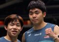 AARON Tai (kiri) bersama Yap Roy King.