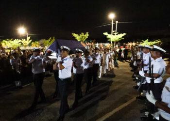 JENAZAH Allahyarham Mohd. Roshaimi Mohd. Ridzuan dikebumikan di Tanah Perkuburan Islam Masjid Tengku Sarafudin Badlishah, Kuala Nerang di Padang Terap. - UTUSAN/ SHAHIR NOORDIN