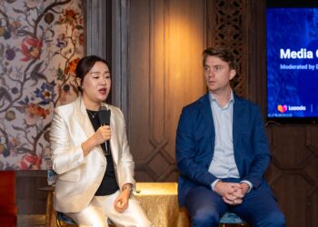 KAYA Qin (kiri) bersama Simon Torring (kanan) semasa sesi media selepas pembentangan Laporan 2026 eCommerce Savvy Shopper: Asia Tenggara di sini, semalam.