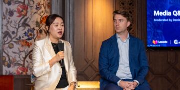 KAYA Qin (kiri) bersama Simon Torring (kanan) semasa sesi media selepas pembentangan Laporan 2026 eCommerce Savvy Shopper: Asia Tenggara di sini, semalam.