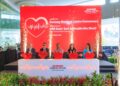 AMIRUDIN Shari (tengah) bersama Pengasas dan Pengerusi Kumpulan Sunway, Tan Sri Dr. Jeffrey Cheah (dua dari kiri) menyempurnakan Majlis Pelancaran Rasmi Pusat Perubatan Sunway Damansara (SMCD) di Petaling Jaya. Turut hadir, Lau Beng Long (kiri), Timbalan Pengerusi Eksekutif Kumpulan Sunway, Datin Paduka Sarena Cheah (dua dari kanan) dan Jasmine Lau (kanan).