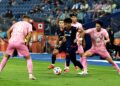 Penyerang muda JDT Danish Amirudin melepasi tiga pemain PKR Svay Rieng FC pada Kejohanan ASEAN Piala Shopee Kumpulan B di Stadium Sultan Ibrahim, Iskandar Puteri disini. UTUSAN/RAJA JAAFAR ALI