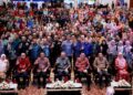 WAN Ahmad Dahlan Abdul Aziz (duduk tengah) bersama penjawat awam yang hadir ke Syarahan Perdana Ketua Pengarah Perkhidmatan Awam 2026 di Dewan Tuanku Canselor Universiti Malaysia Kelantan (UMK),Bachok, Kelantan. - UTUSAN/KAMARUL BISMI KAMARUZAMAN