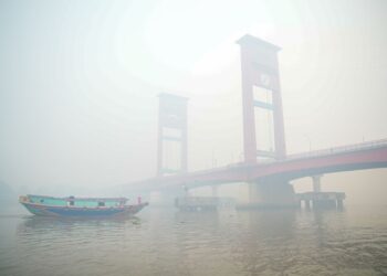 JEREBU melanda Palembang Isnin lalu. - AFP