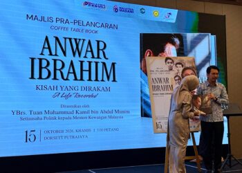 MUHAMMAD Kamil Abdul Munim pada Majlis Pra-Pelancaran Coffee Table Book Anwar Ibrahim Kisah yang Dirakam / A Life Recorded di Putrajaya hari ini.