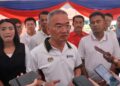 KHOO Poay Tiong ditemui di hadapan Bangunan Stadthuys, Banda Hilir, Melaka hari ini. - UTUSAN/AMRAN MULUP
