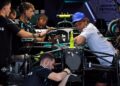 Kimi Antonelli memantau pasukan teknikal Mercedes AMG Petronas bekerja menyediakan kenderaannya semasa perlumbaan Grand Prix Bahrain di Litar Antarabangsa Sepang (SIC), sebelum ini. - UTUSAN/ASWAD YAHYA