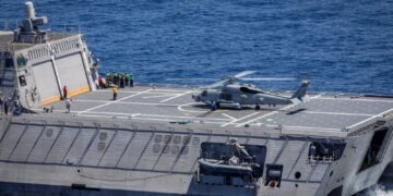 GAMBAR fail helikopter Sikorsky MH-60R Seahawk milik Amerika. - AFP