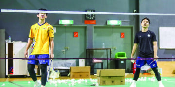 FAIQ Haziq Masawi (kiri) dan Arif Junaidi pada sesi latihan skuad badminton negara di Akademi Badminton Malaysia (ABM), Bukit Kiara, semalam.