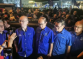 Para pemimpin MCA telah bertindak keluar dari majlis Barisan Nasional yang diadakan bagi mengumumkan calon-calon untuk pilihan raya Melaka akan datang, dengan menyatakan bahawa parti itu tidak akan menerima keputusan yang dibuat tanpa persetujuan mereka.