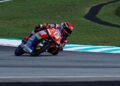 Muhammad Hakim Danish Ramli menjalani latihan bebas kelas Moto3 menjelang Petronas Grand Prix of Malaysia 2026 di Litar Antarabangsa Sepang, semalam. - UTUSAN/AMIR KHALID