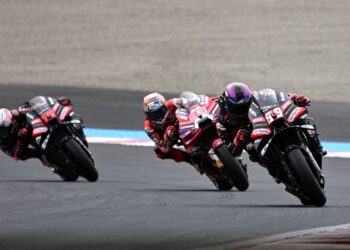 PELUMBA Aprilia, Jorge Martin (kanan) memenangi perlumbaan MotoGP Indonesia di Litar Litar Antarabangsa Mandalika, hari ini.-AFP