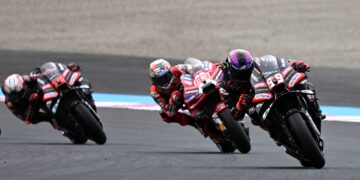 PELUMBA Aprilia, Jorge Martin (kanan) memenangi perlumbaan MotoGP Indonesia di Litar Litar Antarabangsa Mandalika, hari ini.-AFP