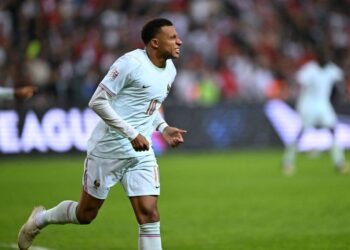 Kylian Mbappe sudah memenuhi tanggungjawabnya terhadap kelab, termasuk menjalani pemeriksaan perubatan sebelum mendapatkan pandangan pakar di Perancis. - AFP