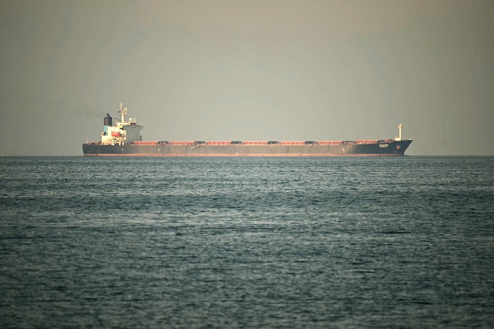 Iran serang kapal tangki guna laluan haram di Selat Hormuz Iran serang kapal tangki guna laluan haram di Selat Hormuz