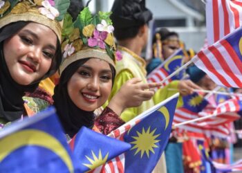 KEBEBASAN bersuara mesti diamalkan dengan bertanggungjawab tanpa mencemarkan maruah Jalur Gemilang atau menjejaskan kedaulatan dan perpaduan negara.