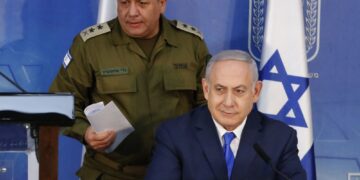BENJAMIN Netanyahu (kanan) dan Gadi Eisenkot. - AFP