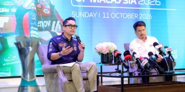 MENTERI Belia dan Sukan, Dr Mohammed Taufiq Johari (kiri) bercakap pada sidang akhbar menjelang Petronas Grand Prix of Malaysia 2026 di Bangunan Sultan Abdul Samad di sini hari ini.
Turut sama, Ketua Pegawai Eksekutif Litar Antarabangsa Sepang (SIC), Azhan Shafriman Hanif. GAMBAR: FARIZ RUSADIO