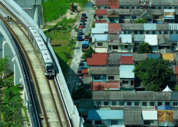 PENGGUNA tidak seharusnya hanya mempunyai pilihan pengangkutan murah, tetapi juga perkhidmatan selamat, menepati jadual dan mempunyai rangkaian laluan sesuai.