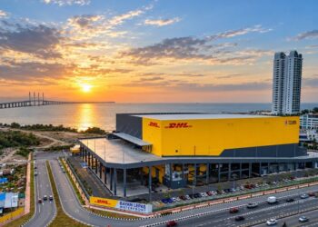 KOMPLEKS logistik komersial Penang Logistics Hub 5 di Bayan Lepas Waterfront, Pulau Pinang yang disewakan sepenuhnya kepada DHL Properties (Malaysia) Sdn. Bhd.