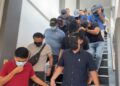 SERAMAI 12 pegawai dan anggota polis tidak mengaku memasukkan dadah ke dalam badan di Mahkamah Majistret Sungai Petani, hari ini.