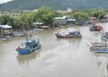 NELAYAN Zon C2 berharap kerajaan dapat mempertimbangkan pemberian subsidi diesel menjelang pengumuman Belanjawan 2027 pada esok. - UTUSAN/ASYRAF MUHAMMAD