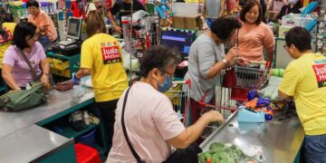 PENINGKATAN kuasa beli pengguna perlu disertai pengurusan kos yang berkesan oleh peruncit bagi memastikan pertumbuhan jualan dapat membantu mengimbangi tekanan kos operasi.- GAMBAR HIASAN
