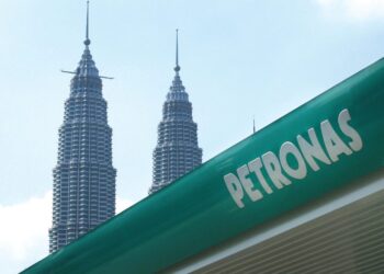 PETRONAS dijangka beri dividen lebih tinggi pada tahun depan. - GAMBAR HIASAN