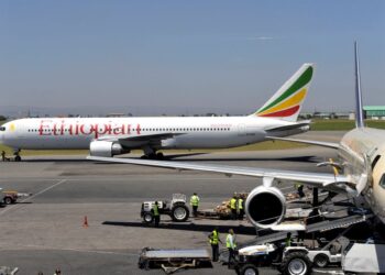 GAMBAR fail sebuah pesawat Ethiopian Airlines. - AFP