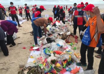 KELESTARIAN alam sekitar memerlukan tindakan berterusan daripada semua pihak, bukan sekadar kempen bermusim.
