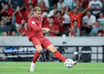 Cristiano Ronaldo belum pasti disenaraikan dalam kesebelasan utama Portugal dalam kempen Liga Negara-Negara 2026. - AFP