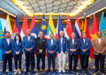 Perwakilan yang menghadiri Mesyuarat Jawatankuasa Eksekutif Persekutuan Sukan Asia Tenggara (SEAGF) di Kuala Lumpur, semalam. - IHSAN OCM