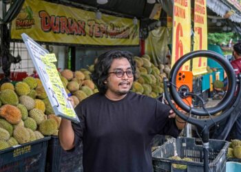 JUALAN siaran langsung kini bukan lagi fenomena sementara, sebaliknya mencerminkan penyatuan media, teknologi, budaya dan perdagangan.